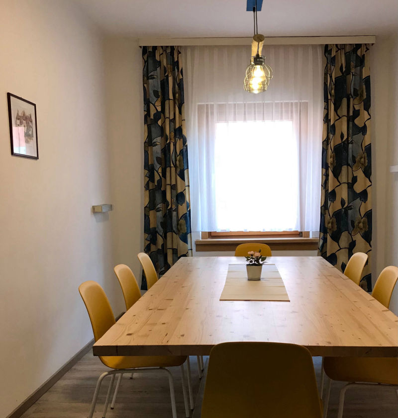 Apartman Ausztriában, nagy apartman, 10 fős étkező.